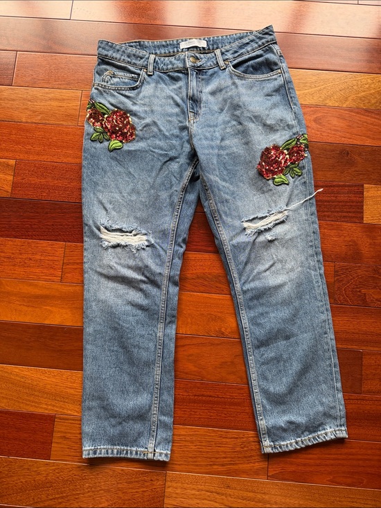 Zara Denim - Zara Basic Denim Relaxed Jeans with Red Rose Embroidery